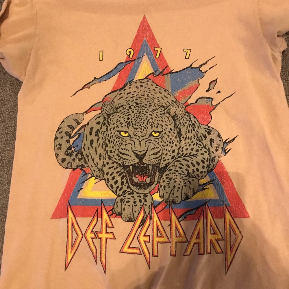 Womens Def Leppard graphic tshirt